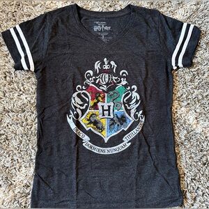 Universal Studios Harry Potter Hogwarts shirt